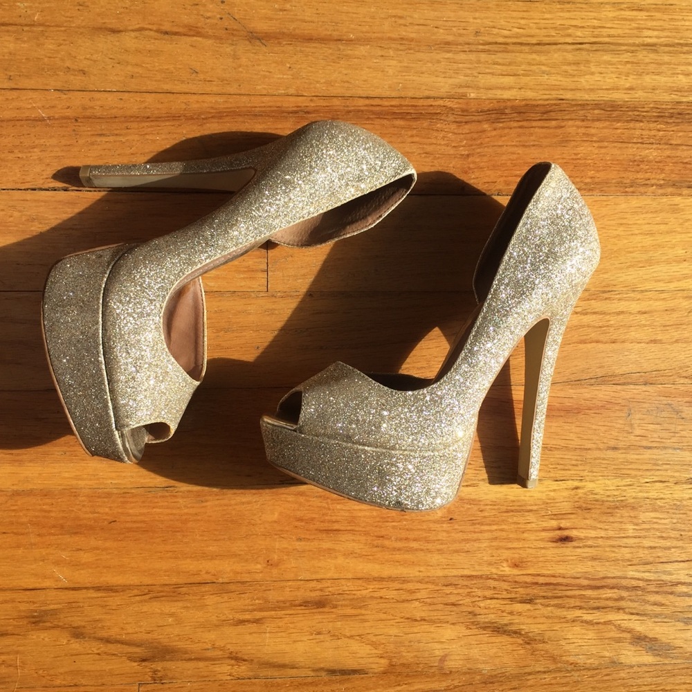 Steve Madden Gold Glitter Peep Toe Pumps ✨